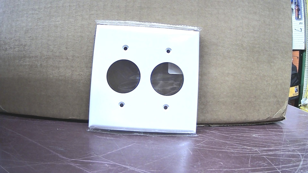 32092  2G SINGLE RECP PLATE WHITE