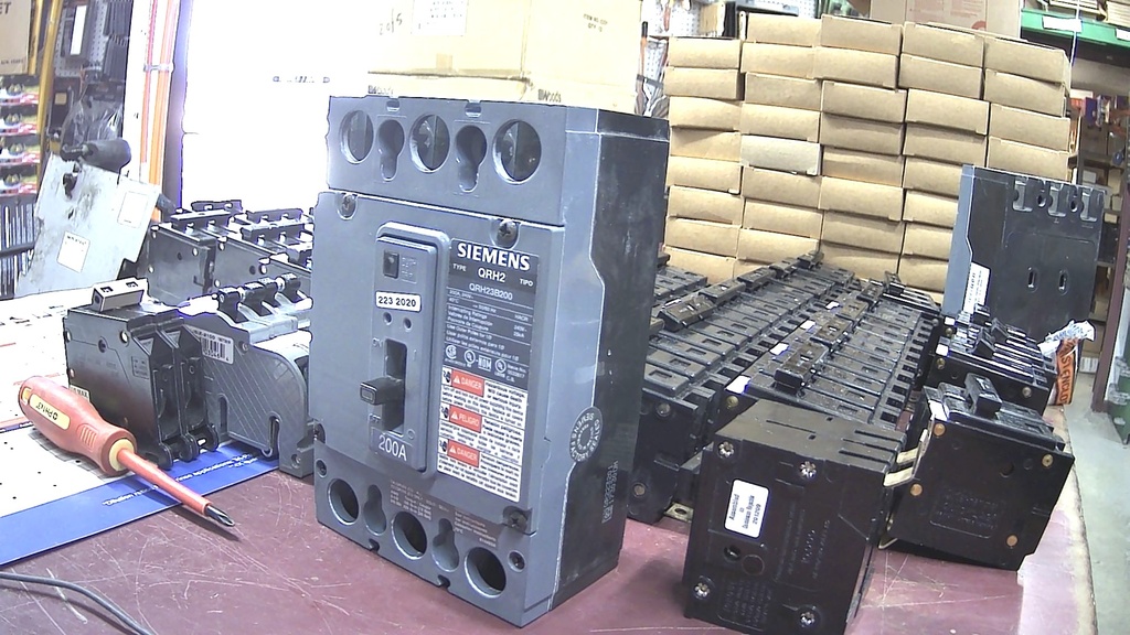 QR23B250  Breaker.QR. 250A 3-Pole (10Ka At 240V).