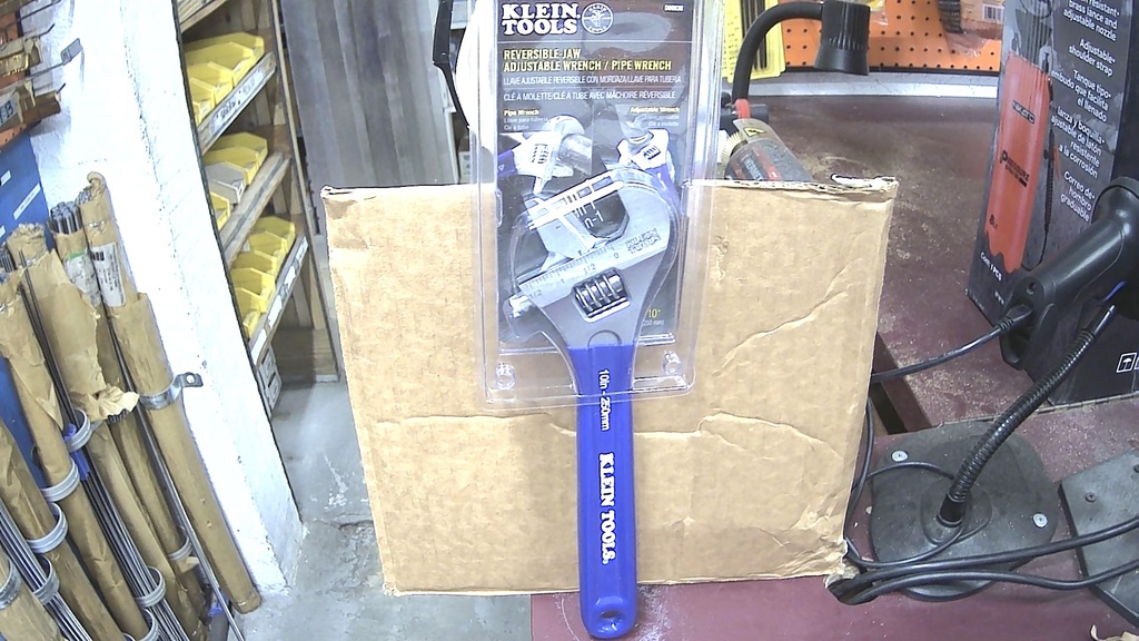 D86930  KLEIN Reversible Jaw/Adjustable Pipe Wrench, 10-Inch