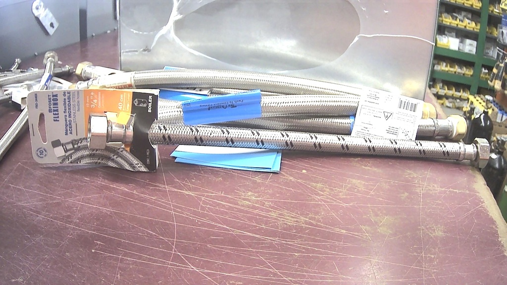 49129  MANGUERA FLEXIBLE DE ASERO INOXIDABLE 3/4'' X 3/4''X16''