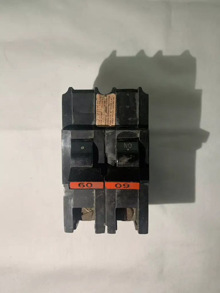 ACP260NA    OUTDOOR 60AMP W/BREAKER PLAST