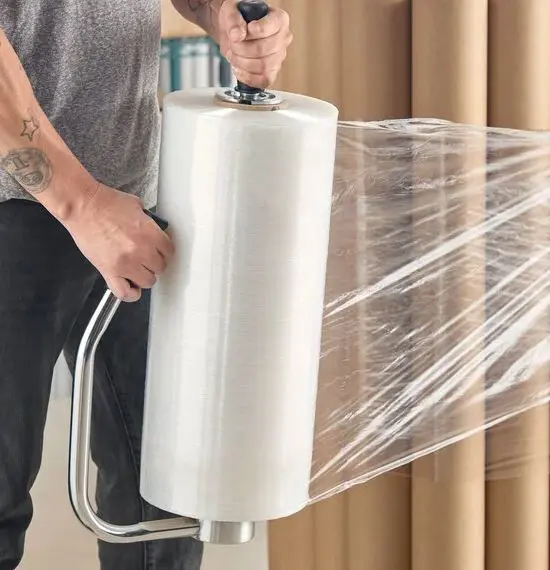 PLASTIC ROLL  RETACTILAR Clear LLDPE plastic provides excellent clarity Stretch Wrap